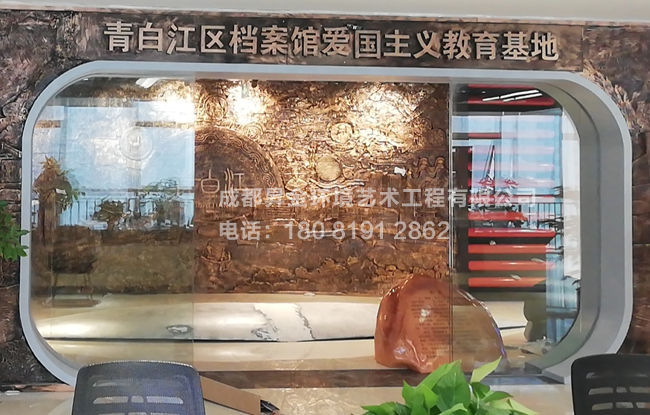 成都青白江铁路中欧班列车玻璃钢浮雕